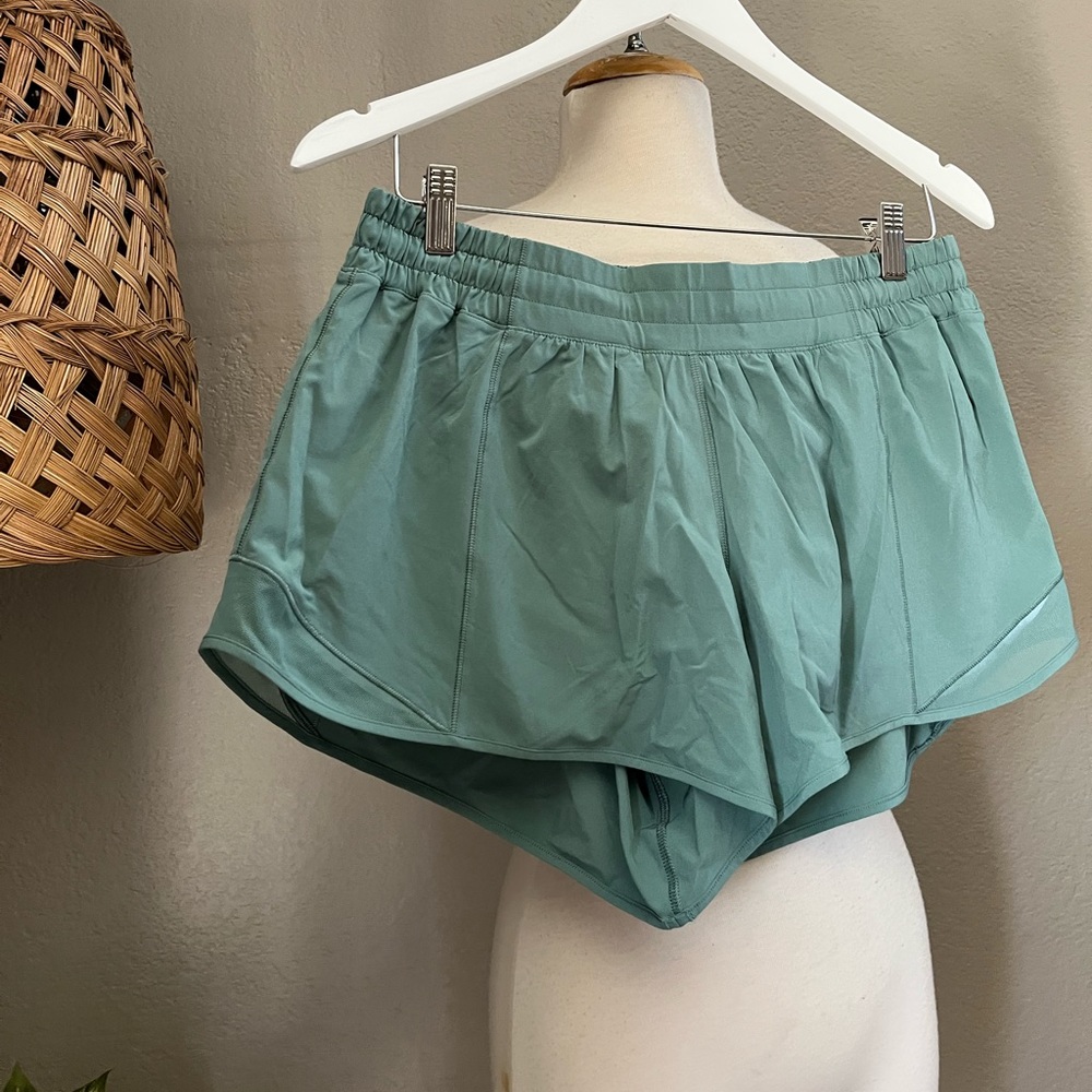 Lululemon Hotty Hot Shorts II *2.5” - Picture 4 of 7